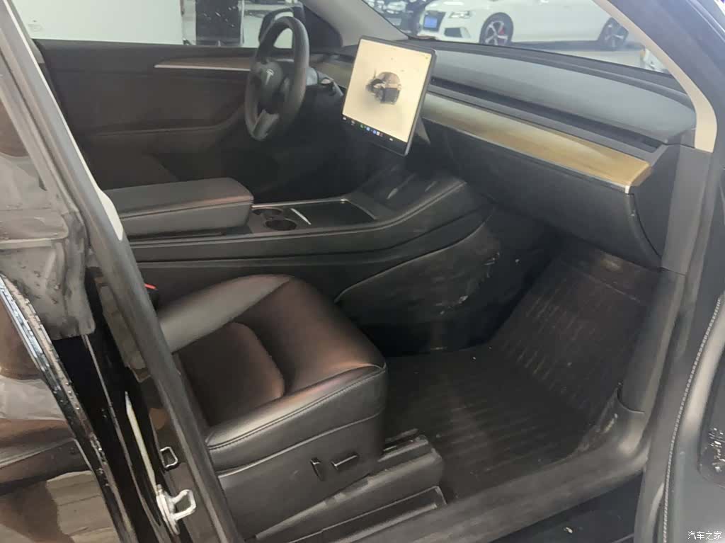Tesla Model Y, 2022 10