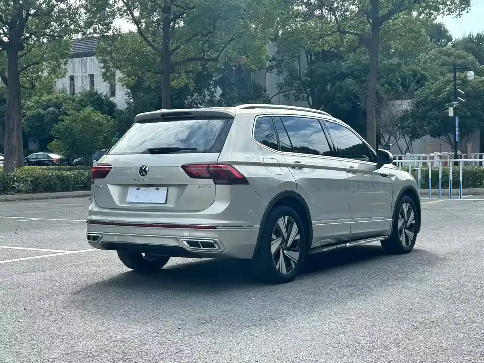 Volkswagen Tiguan L