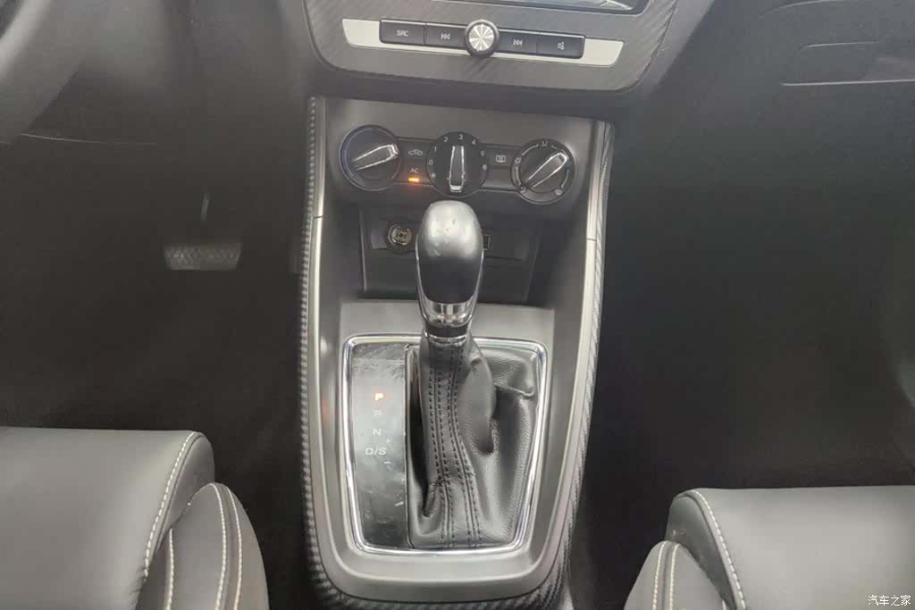 MG ZS, 2019 16