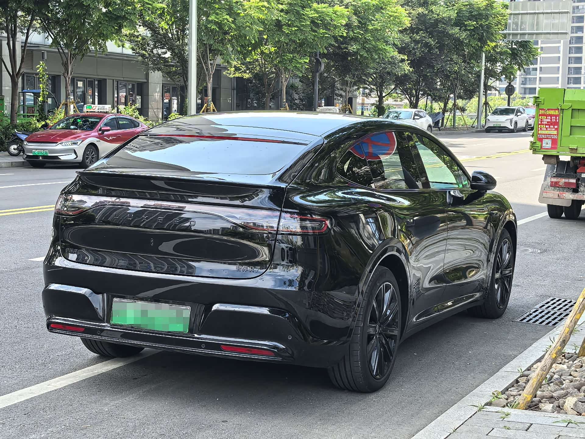 Luxeed R7, 2025 13
