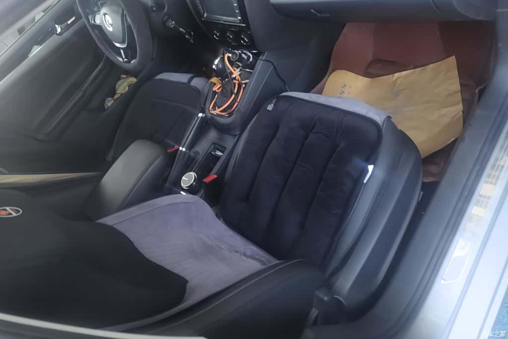 Volkswagen Sagitar, 2016 8