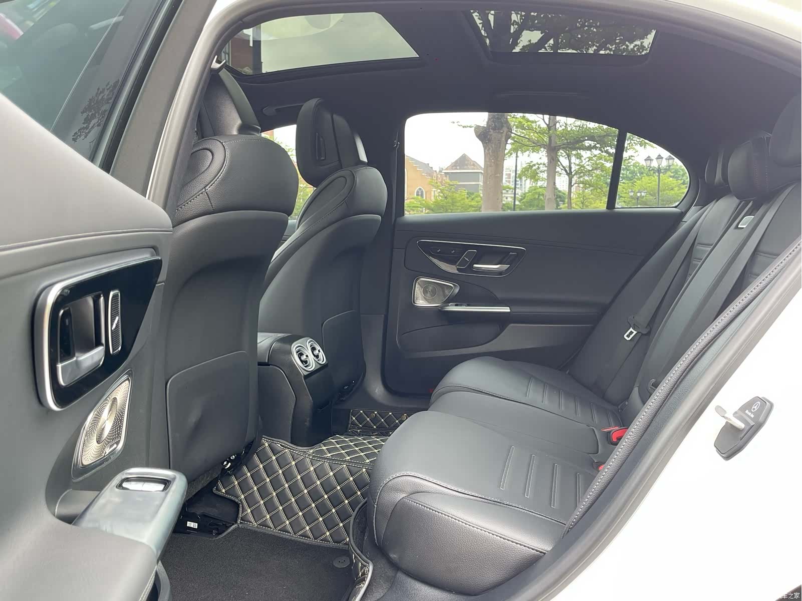 Mercedes-Benz C-Class, 2025 12