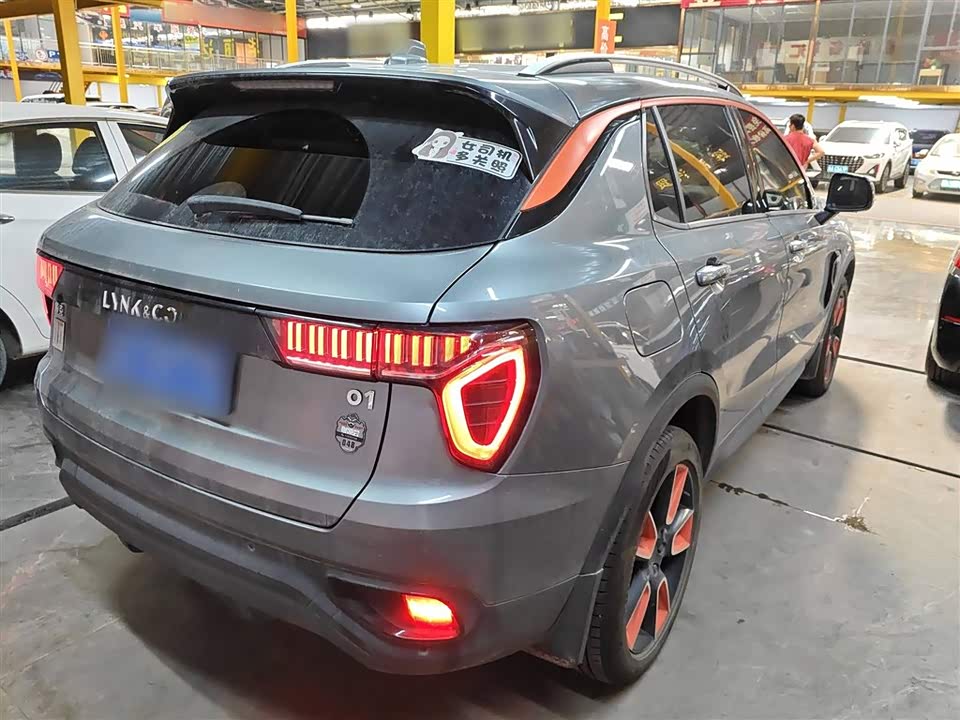 Lynk & Co 01