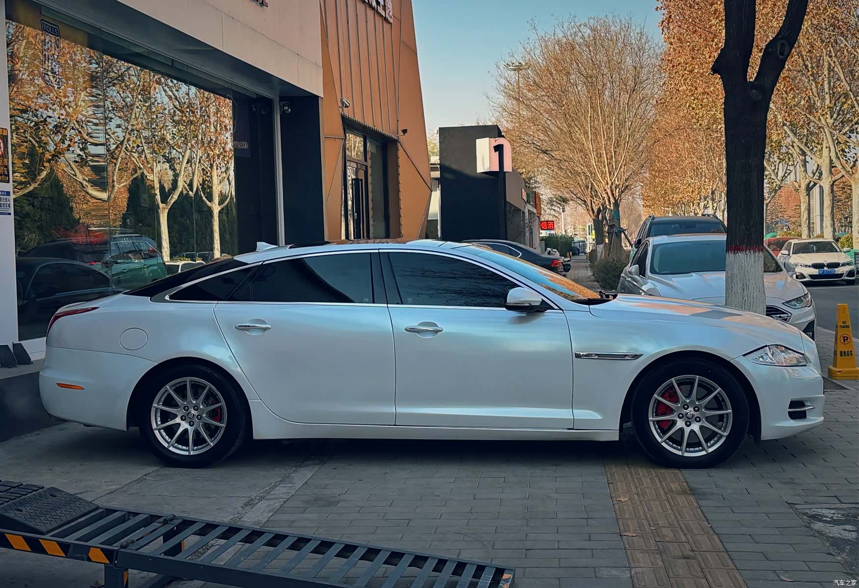 Jaguar XJ, 2013 4