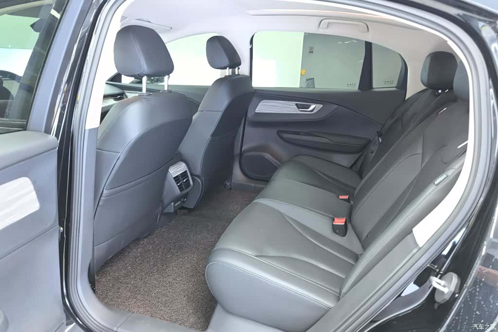 Hongqi QM5, 2023 11