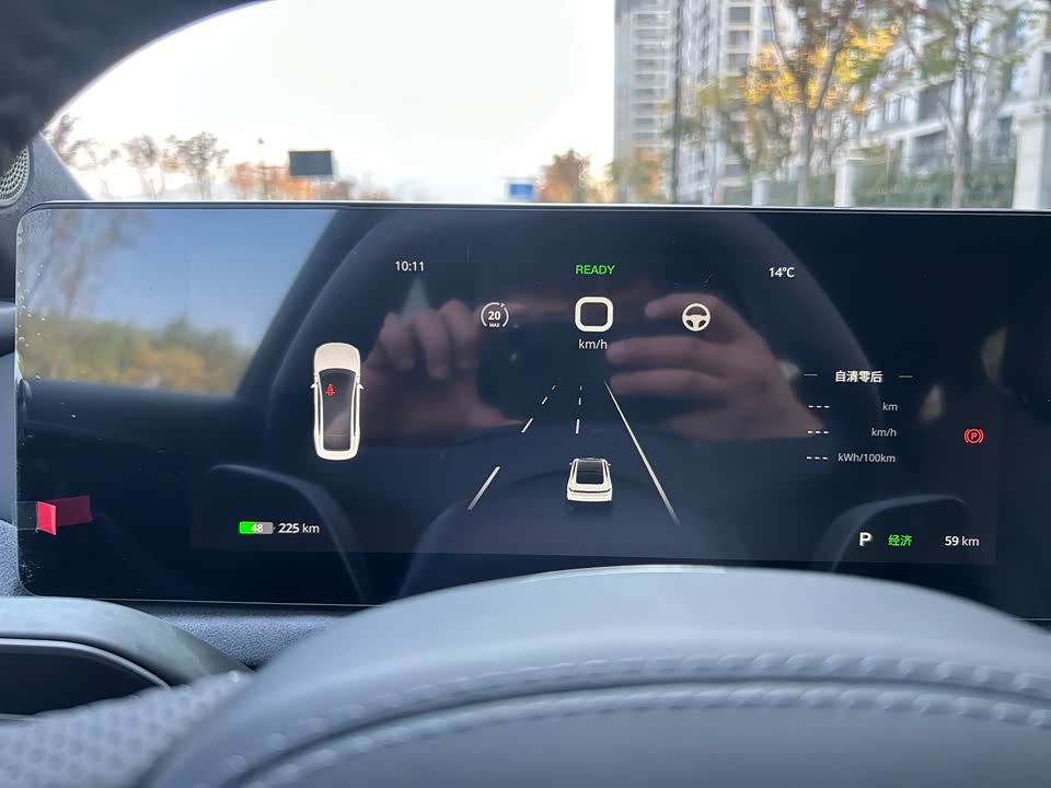 VOYAH Lantu chasing light