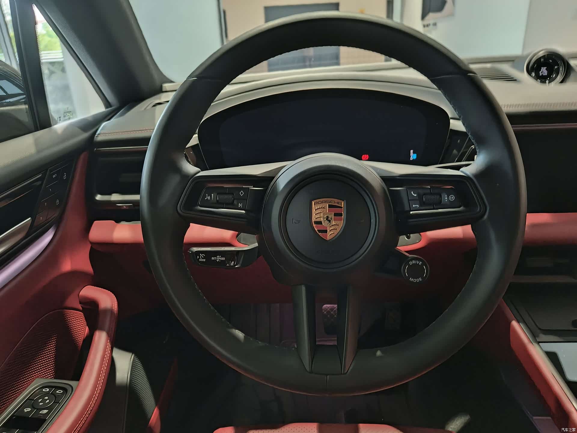 Porsche Macan, 2025 3