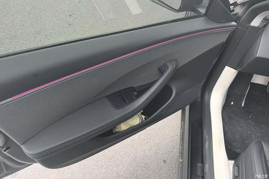Tesla Model 3, 2025 7