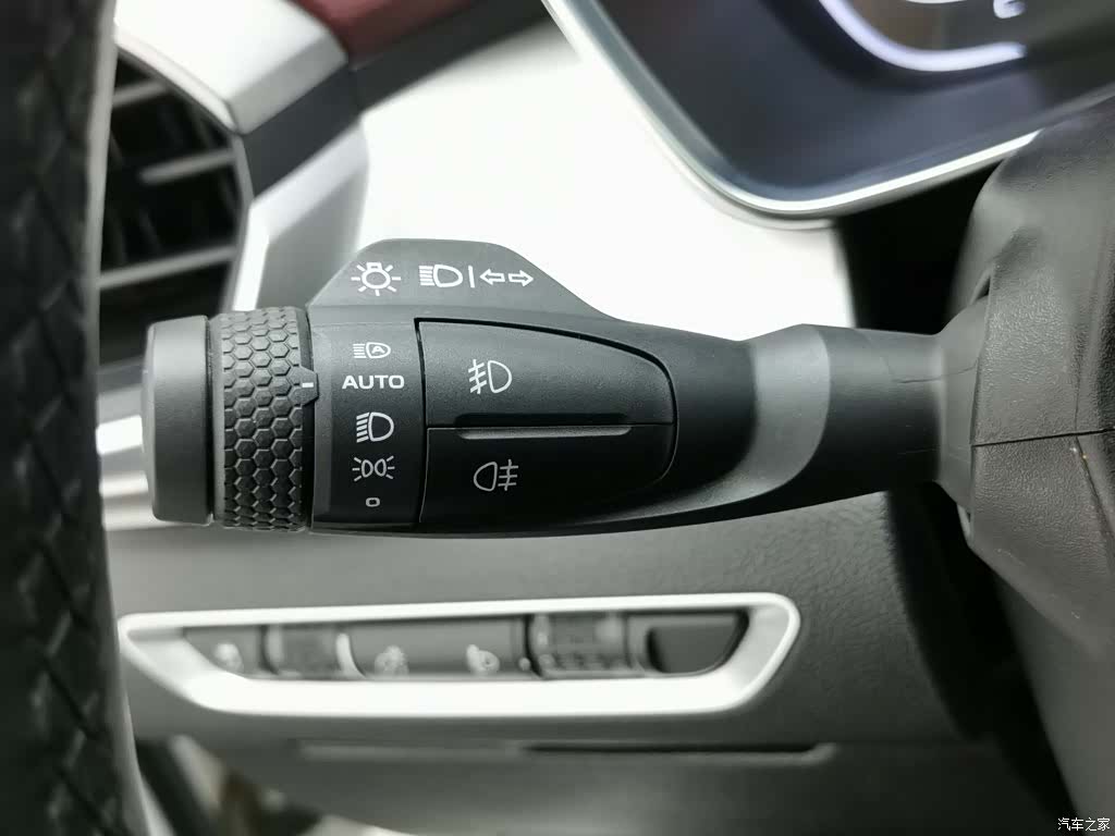 Geely Coolray, 2021 21