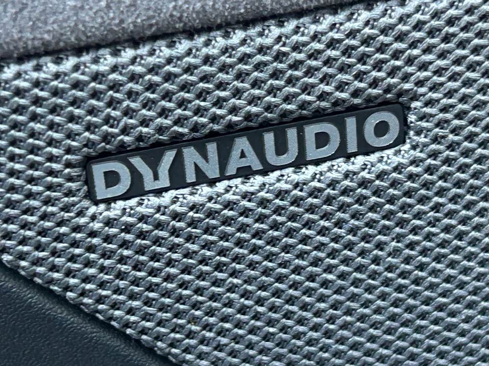 VOYAH Lantu chasing light