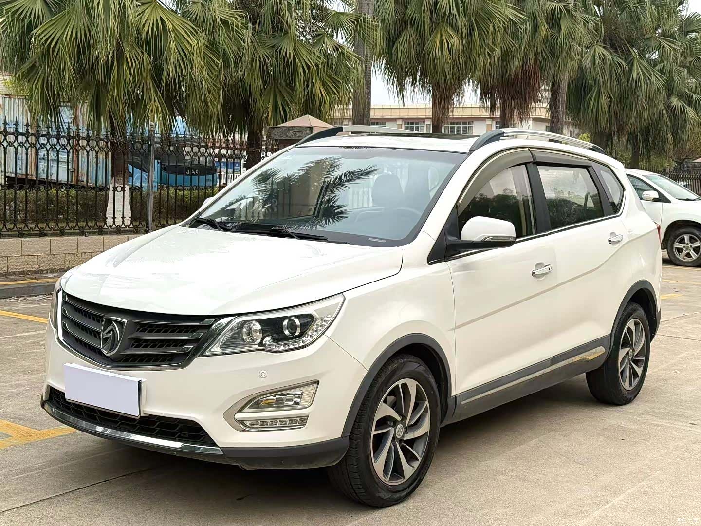 Wuling 560, 2016 1