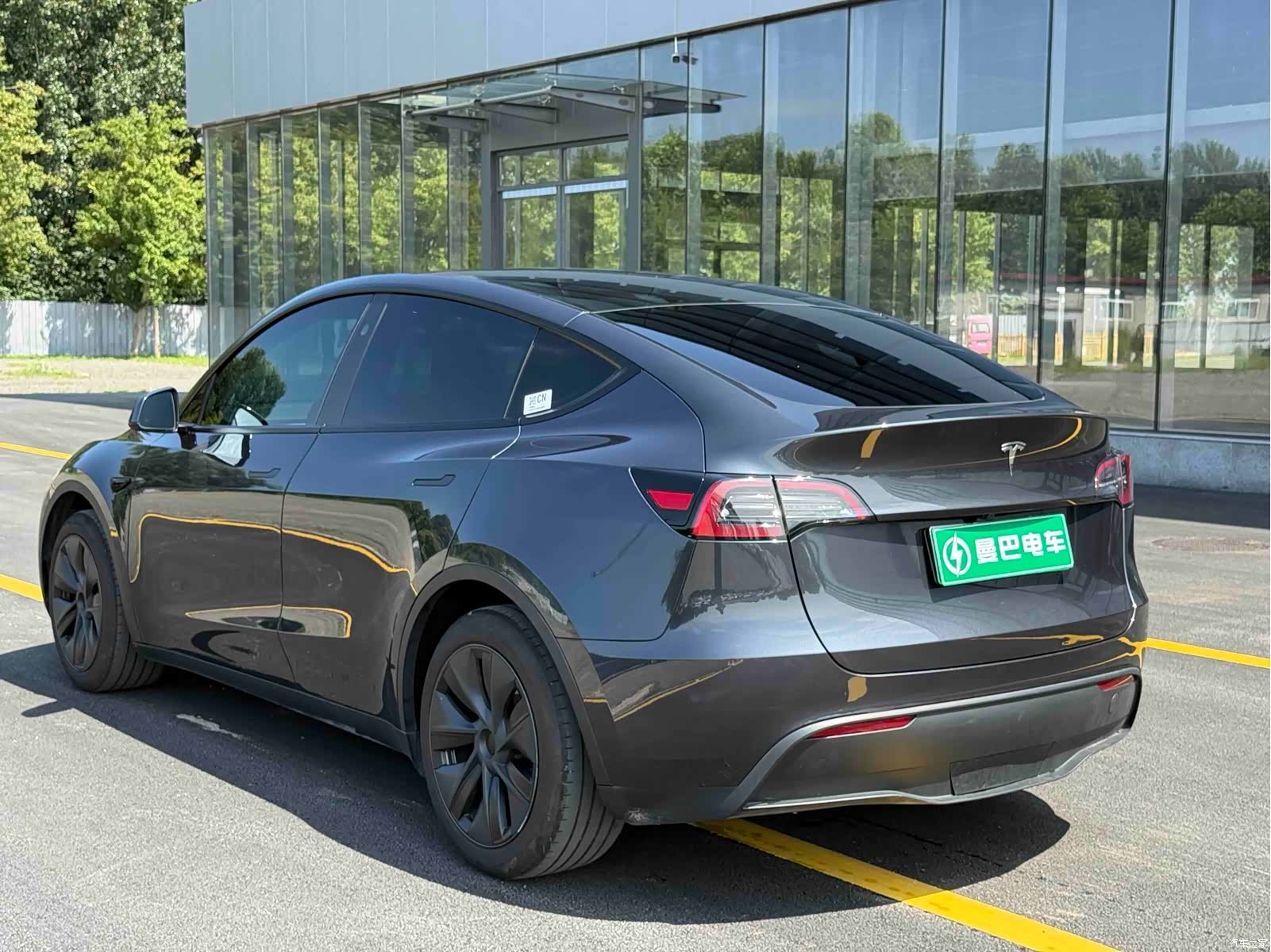 Tesla Model Y, 2024 6