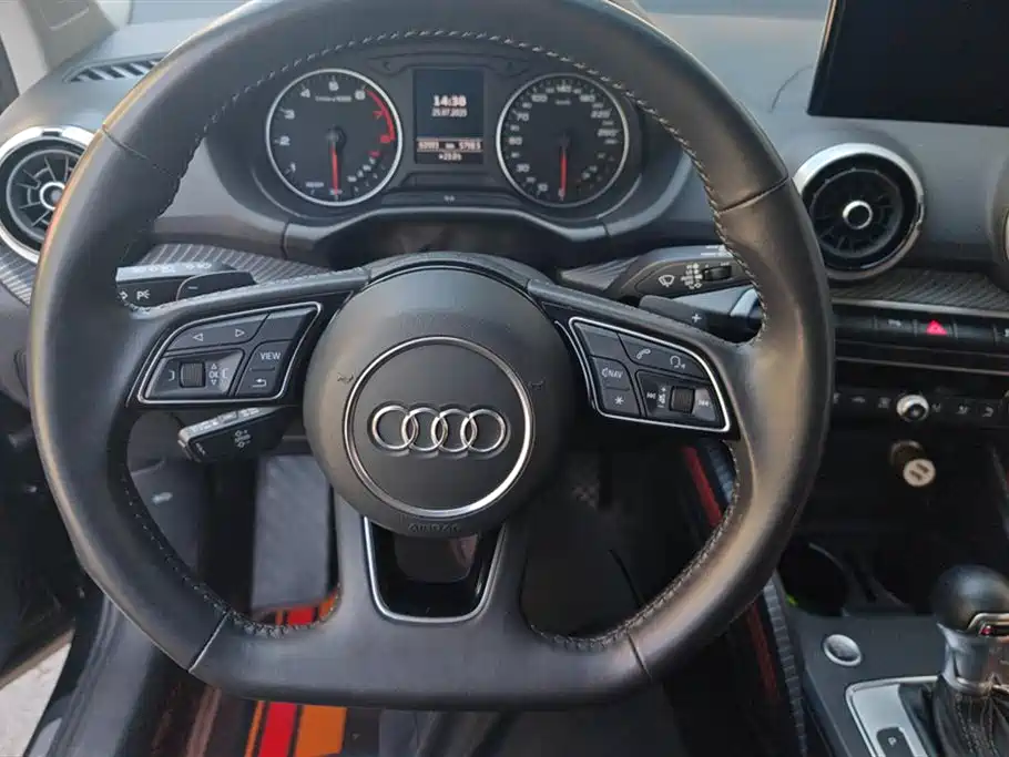 Audi Q2L Audi Q2L