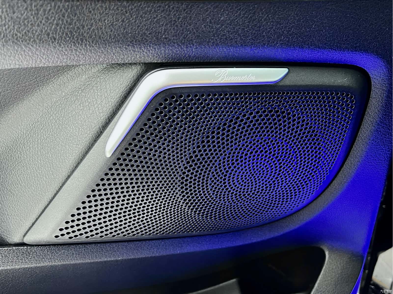 Mercedes-Benz V-Class, 2025 24