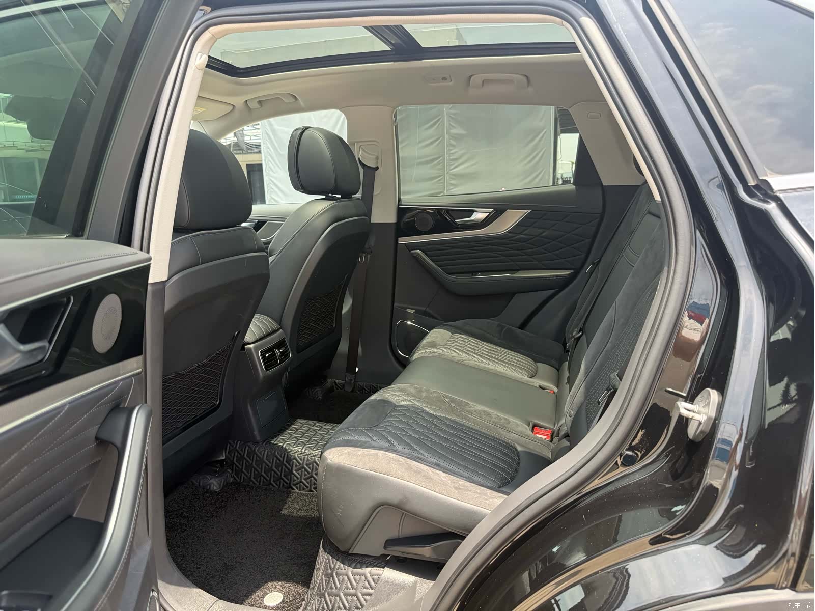 Hongqi HS5, 2022 7