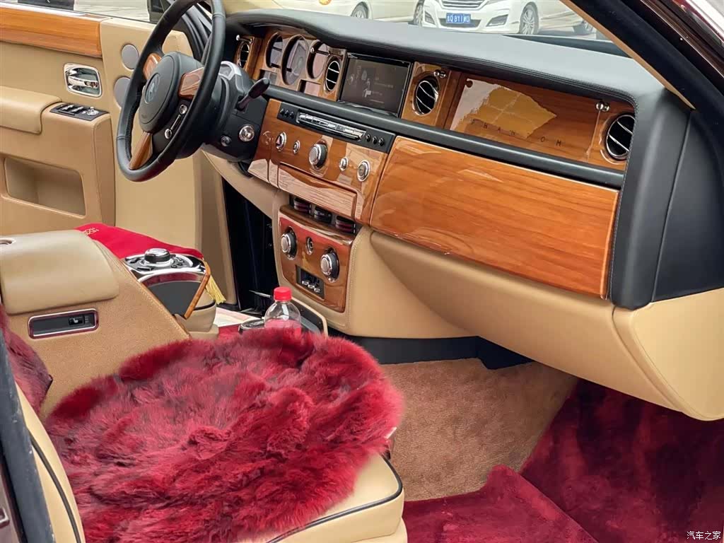 Rolls-Royce Phantom, 2015 4