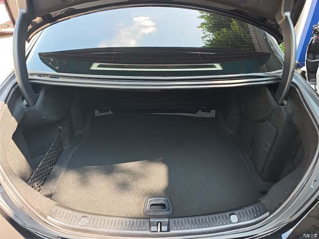 Mercedes-Benz E-Class, 2023 19