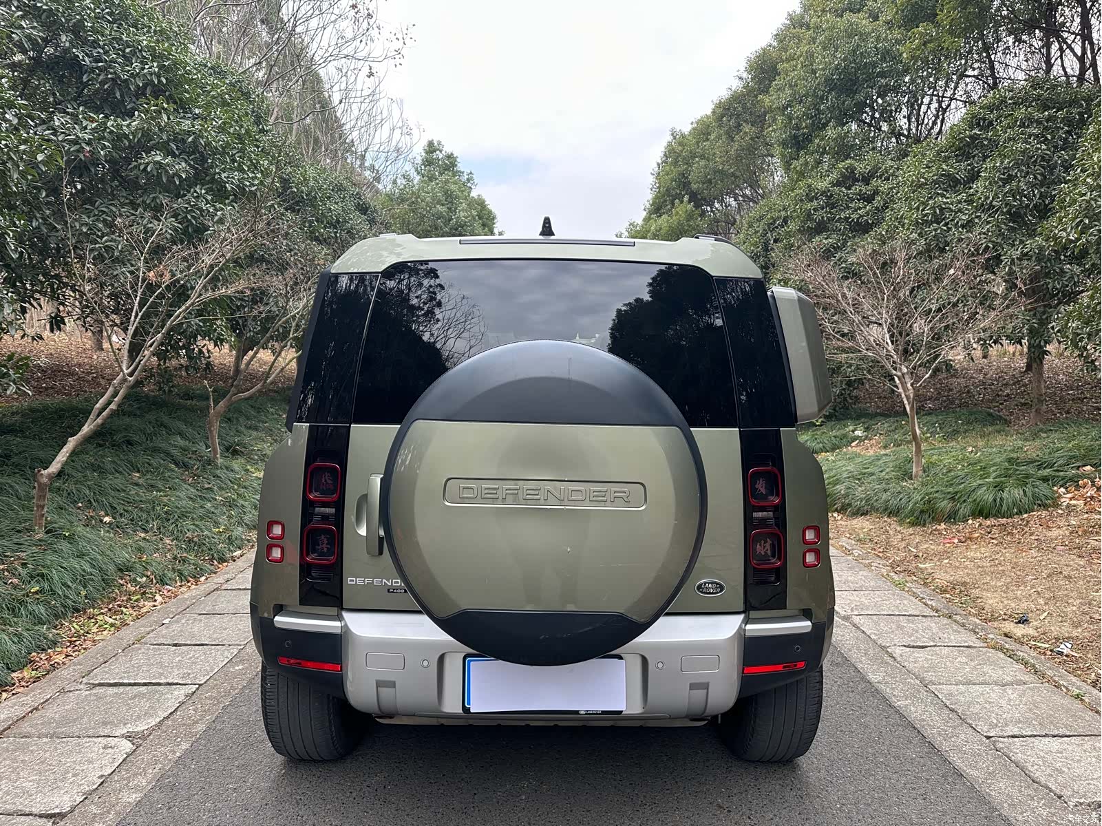 Land Rover Defender, 2021 3