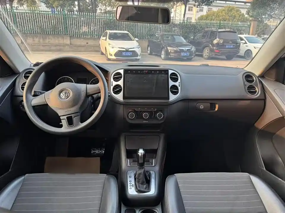 Volkswagen Tiguan Volkswagen Tiguan