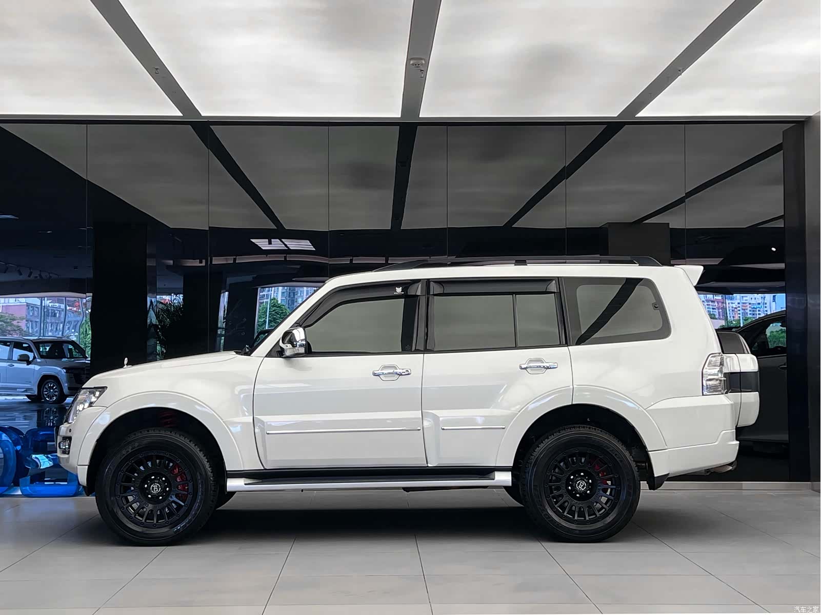Mitsubishi Pajero, 2025 3