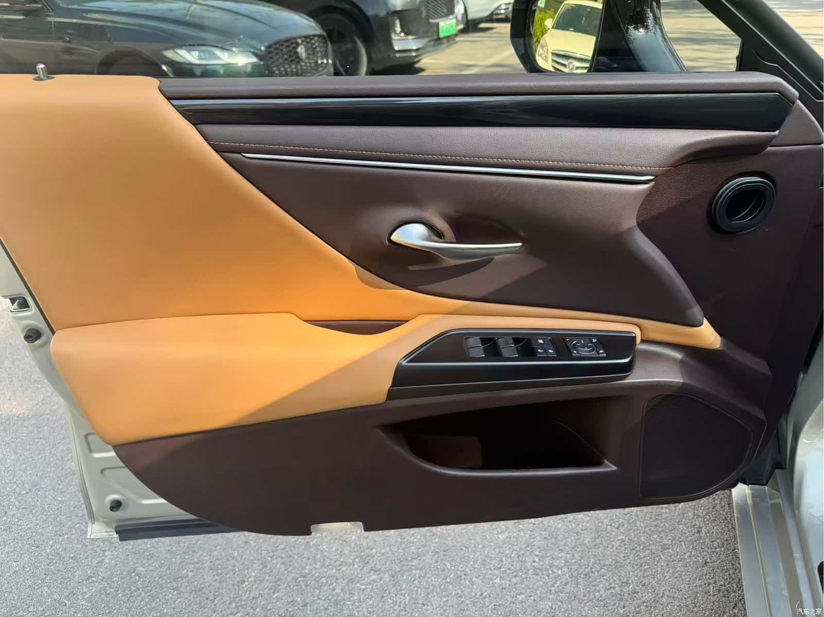 Lexus ES, 2019 4