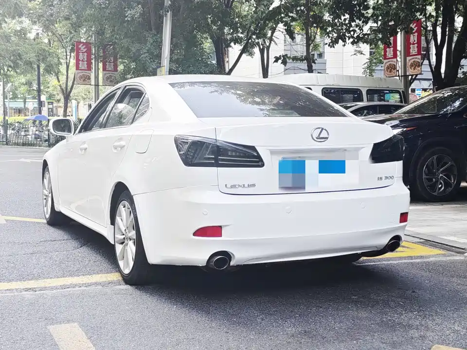Lexus IS
