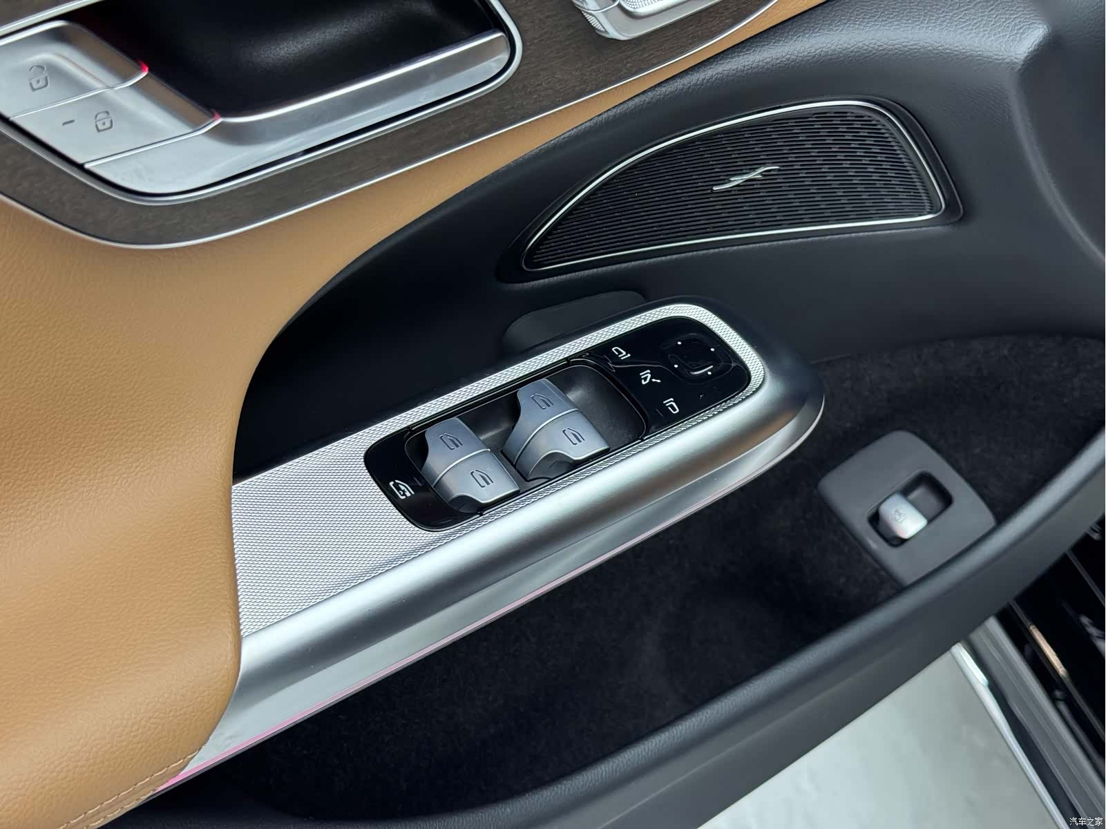 Mercedes-Benz E-Class, 2024 11