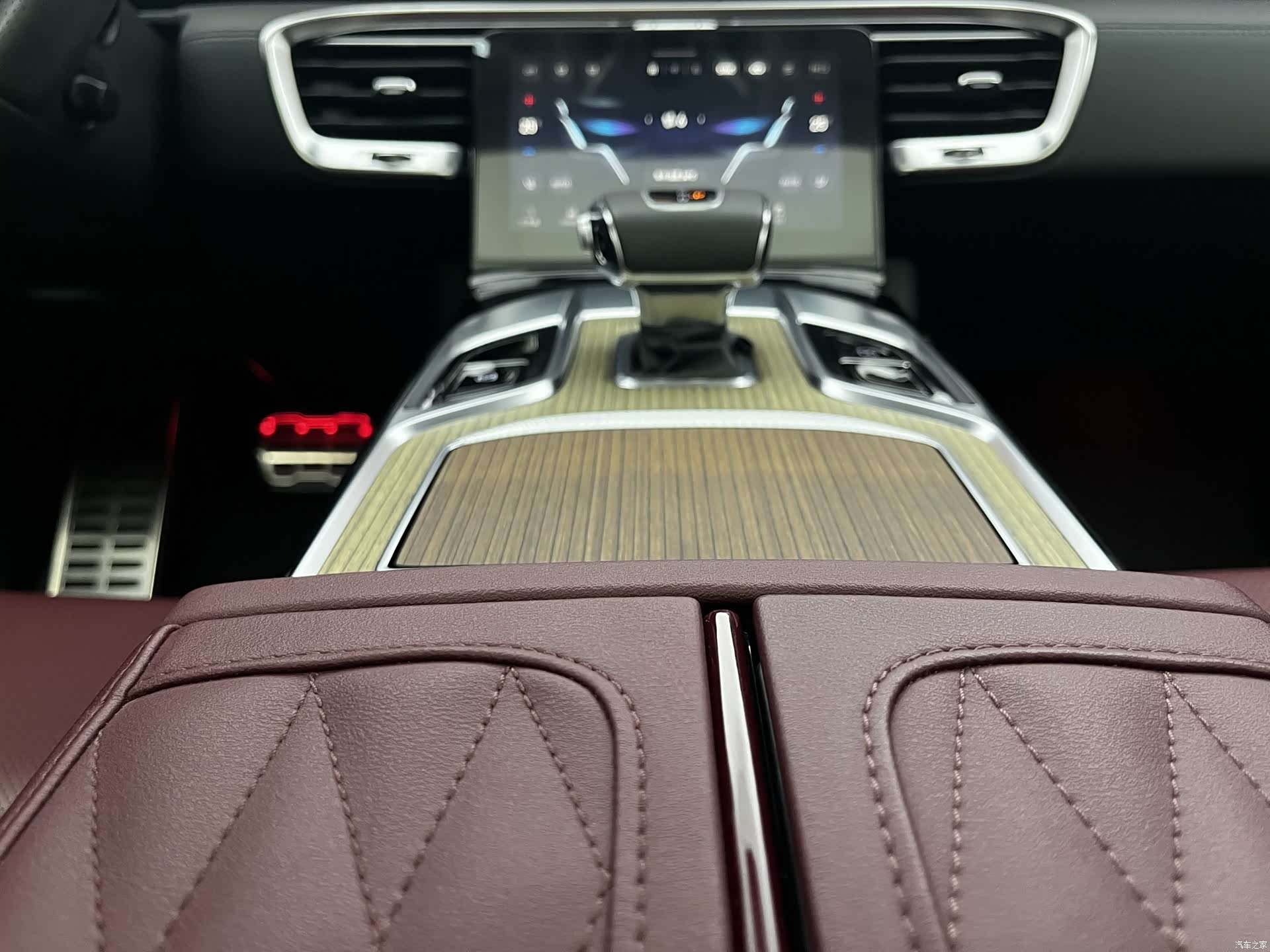 Hongqi E-HS9, 2023 6