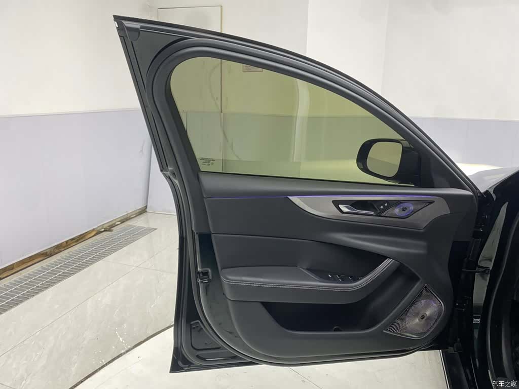 Land Rover XEL, 2023 16