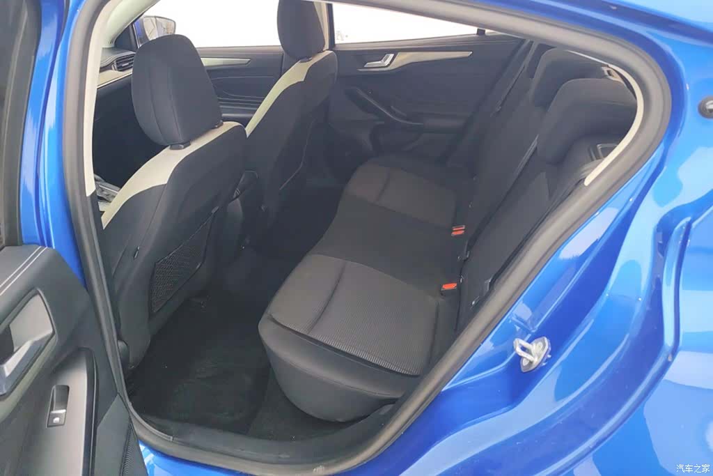Ford Focus, 2021 11