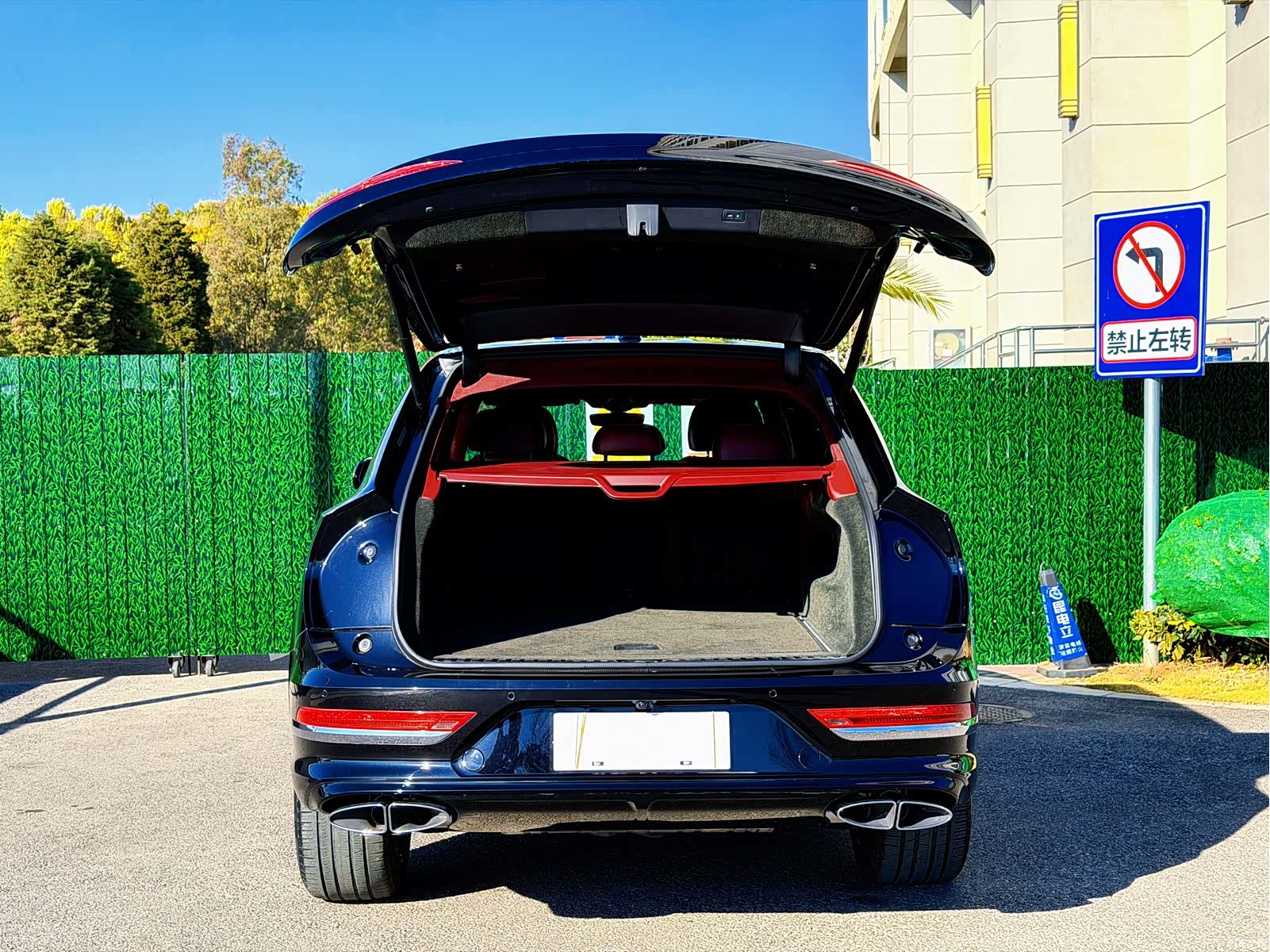 Bentley Bentayga, 2021 18