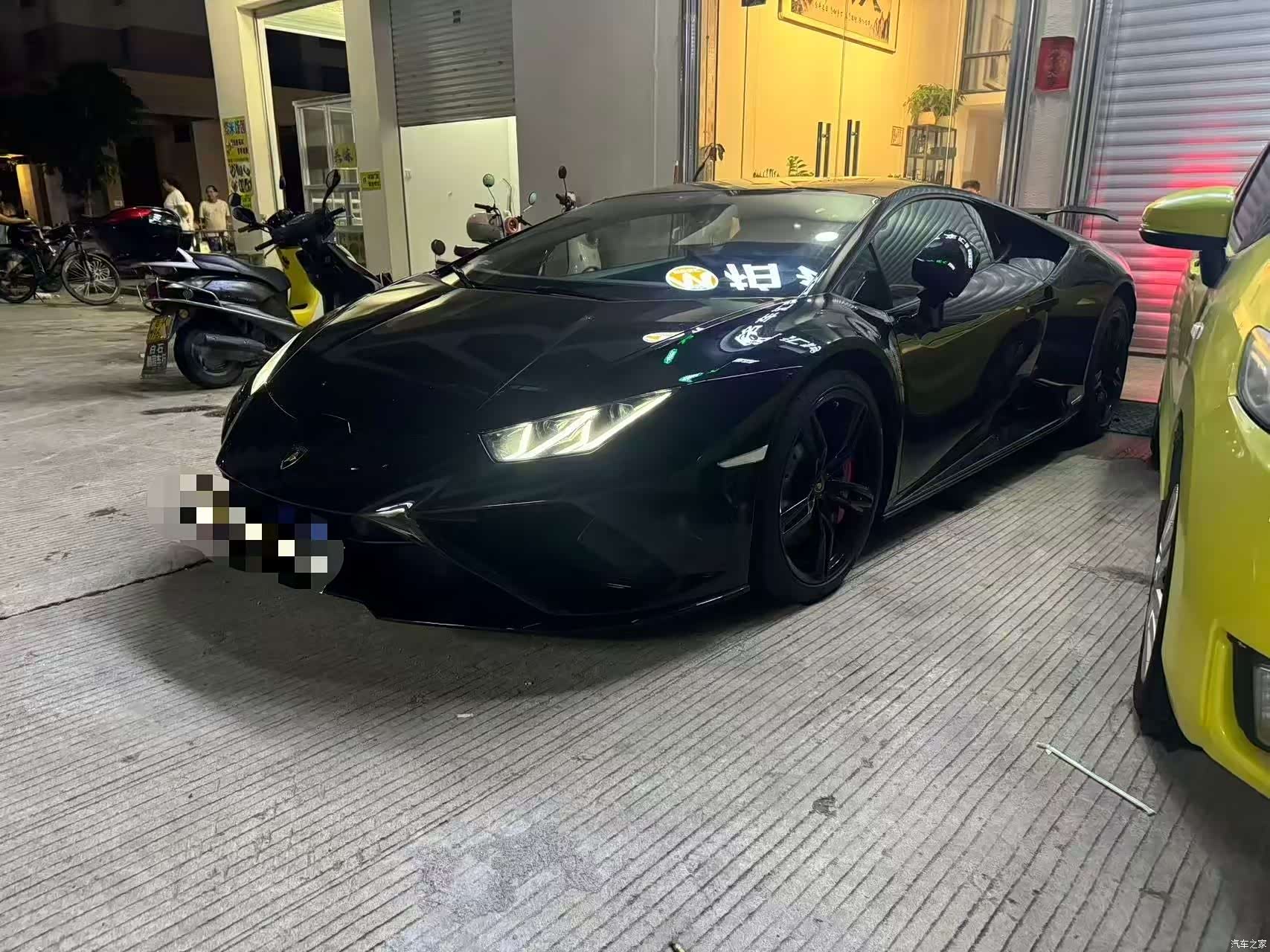 Lamborghini Huracán, 2023 1