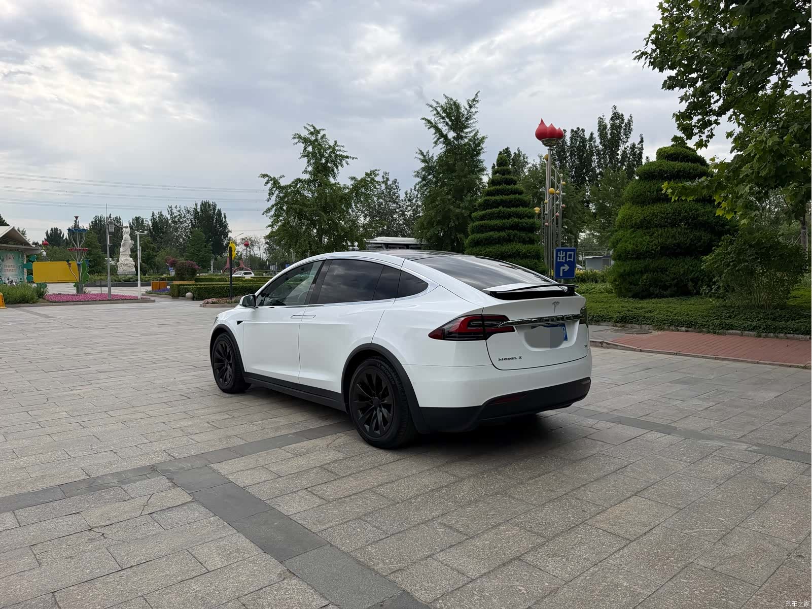 Tesla Model X, 2017 4
