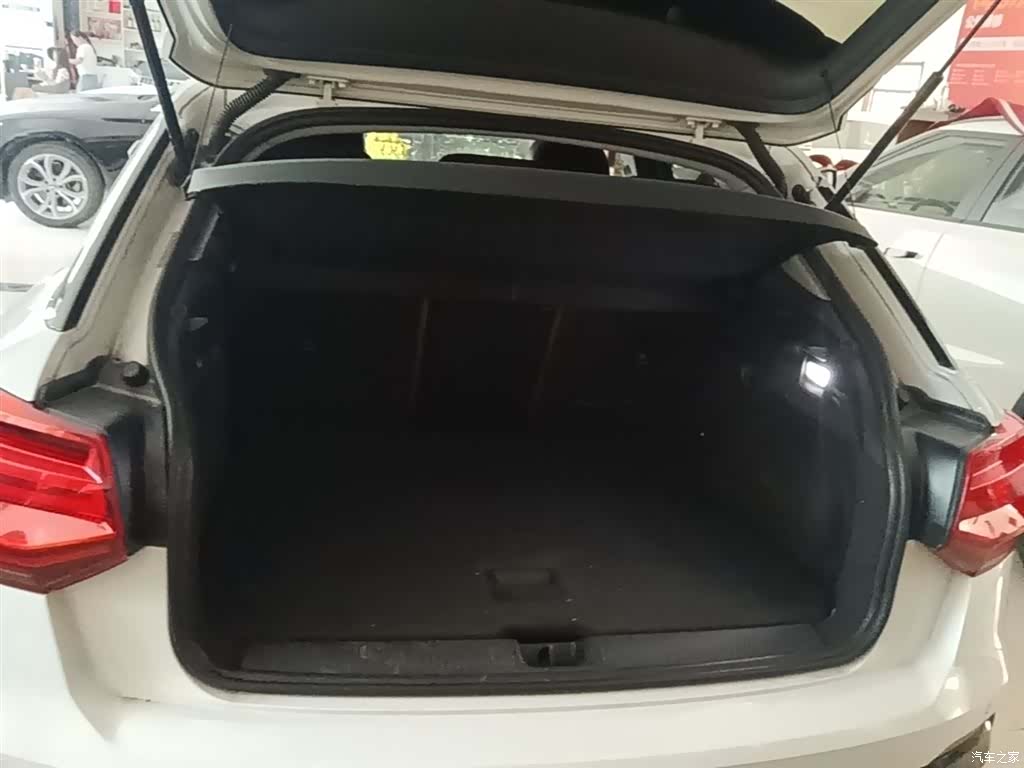 Audi Q2L, 2020 19