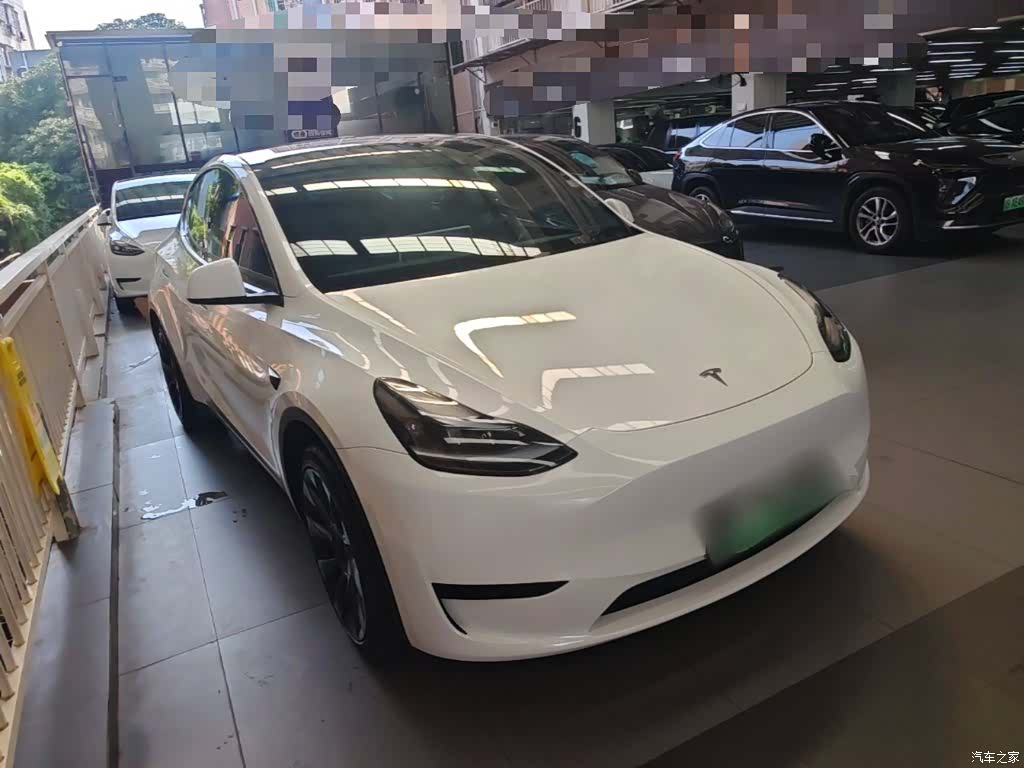 Tesla Model Y, 2023 4