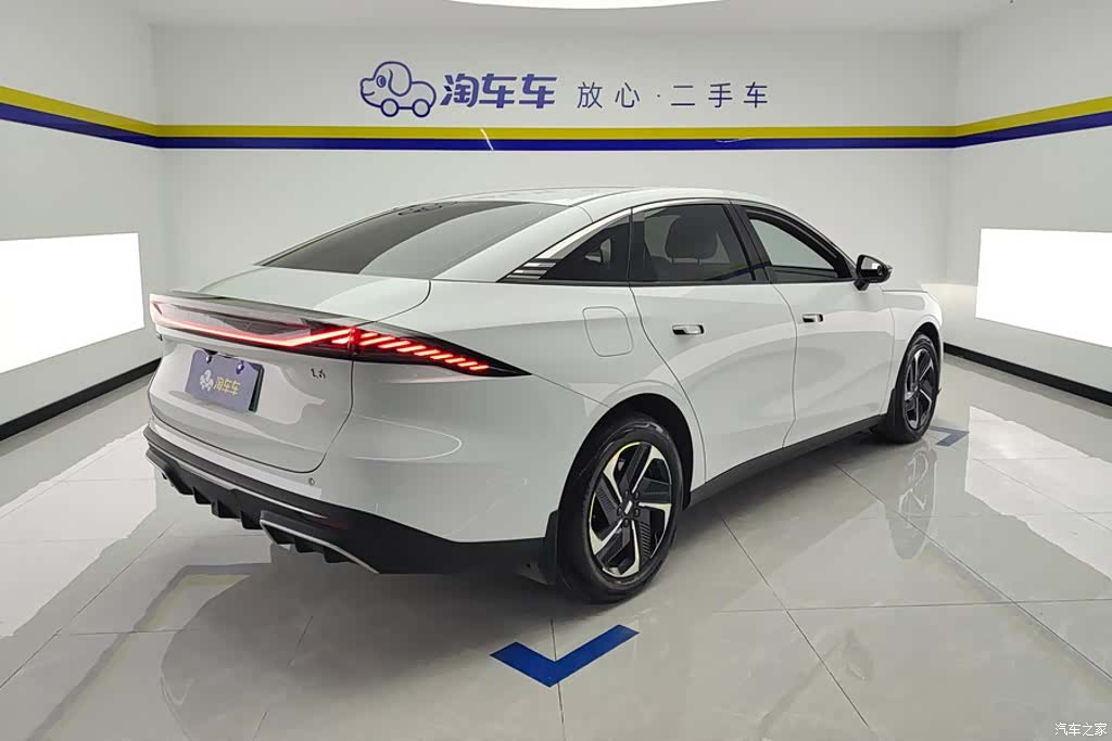 Geely Galaxy L6, 2023 3