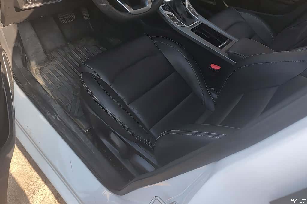 Geely Emgrand, 2021 9
