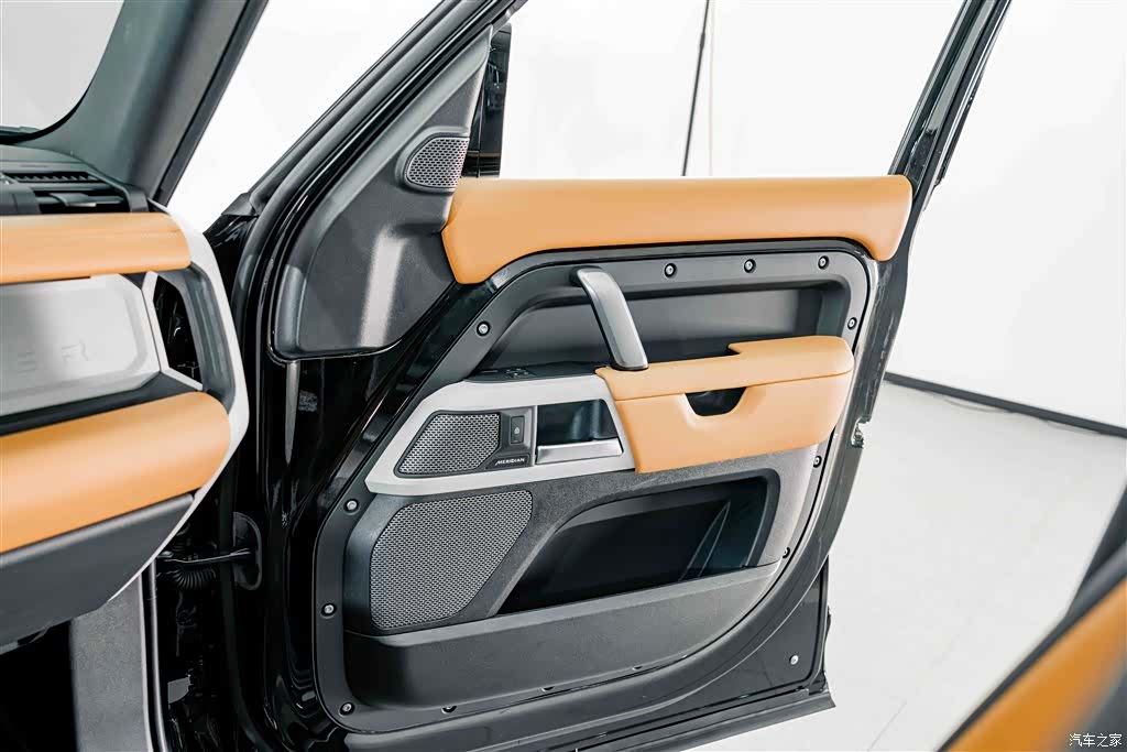 Land Rover Defender, 2023 20