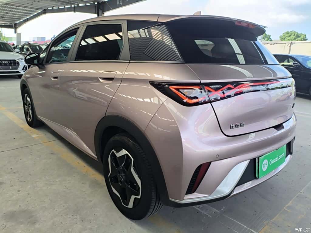 BYD Dolphin, 2022 все фото