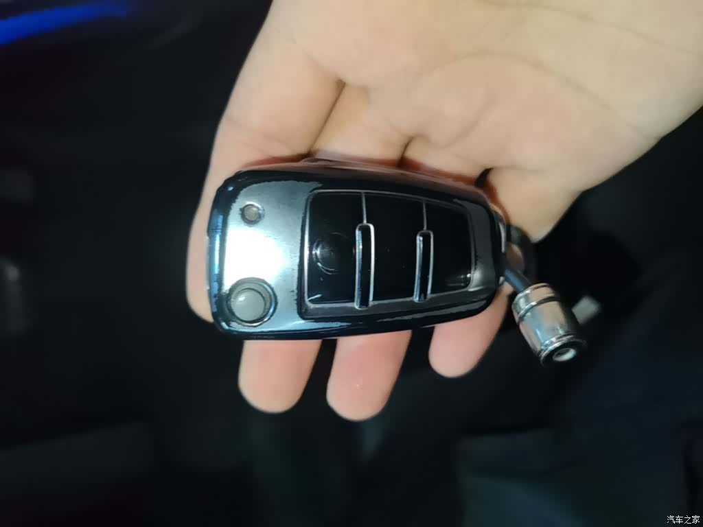 Audi Q2L, 2018 9