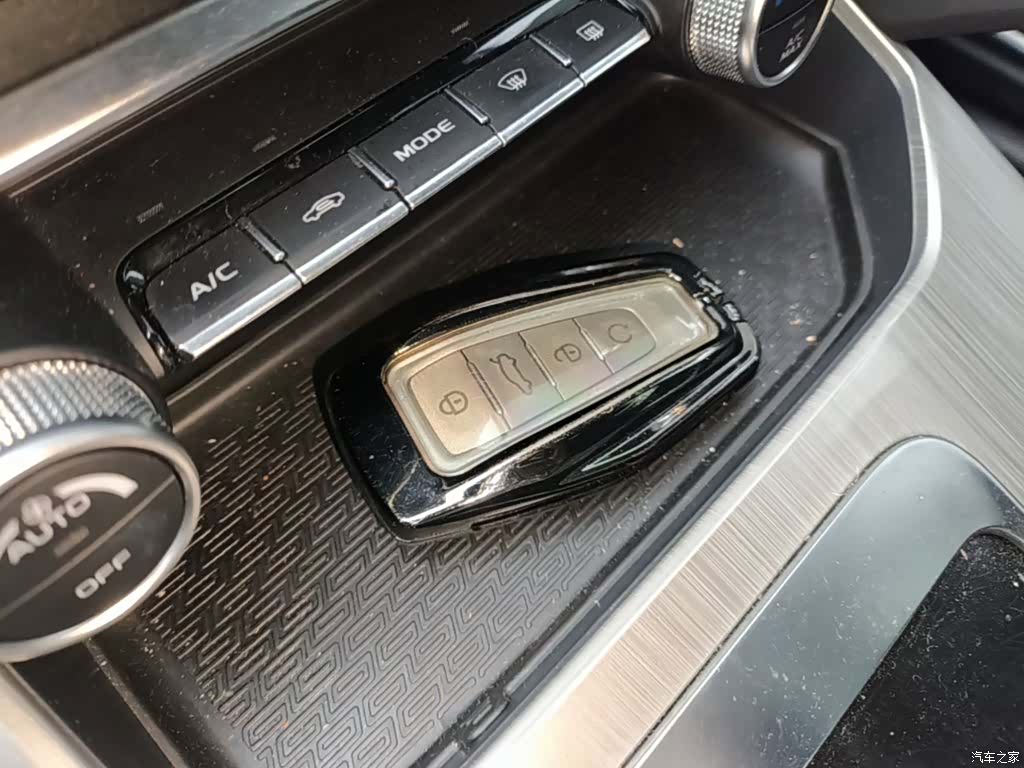Geely Coolray, 2021 9