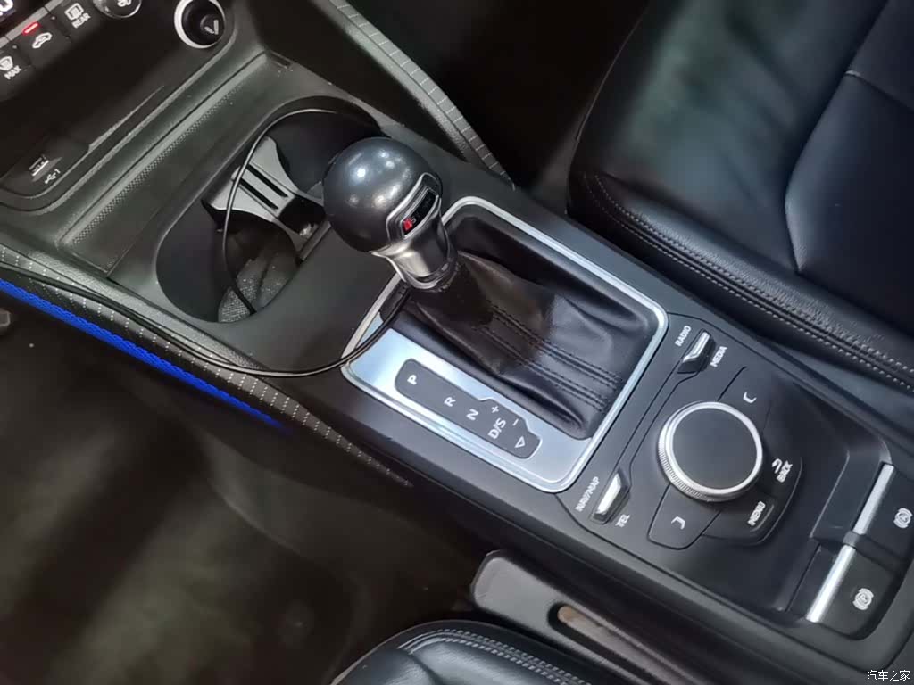 Audi Q2L, 2018 14