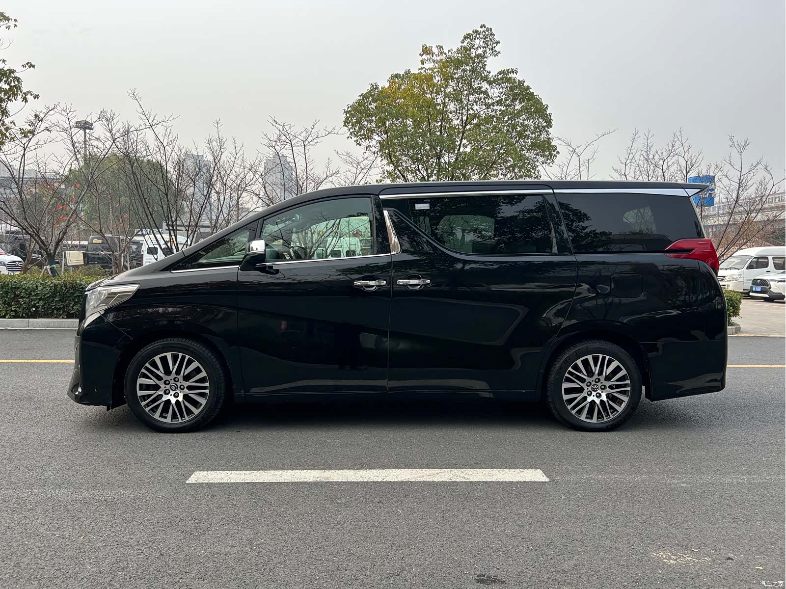 Toyota Alphard, 2017 3