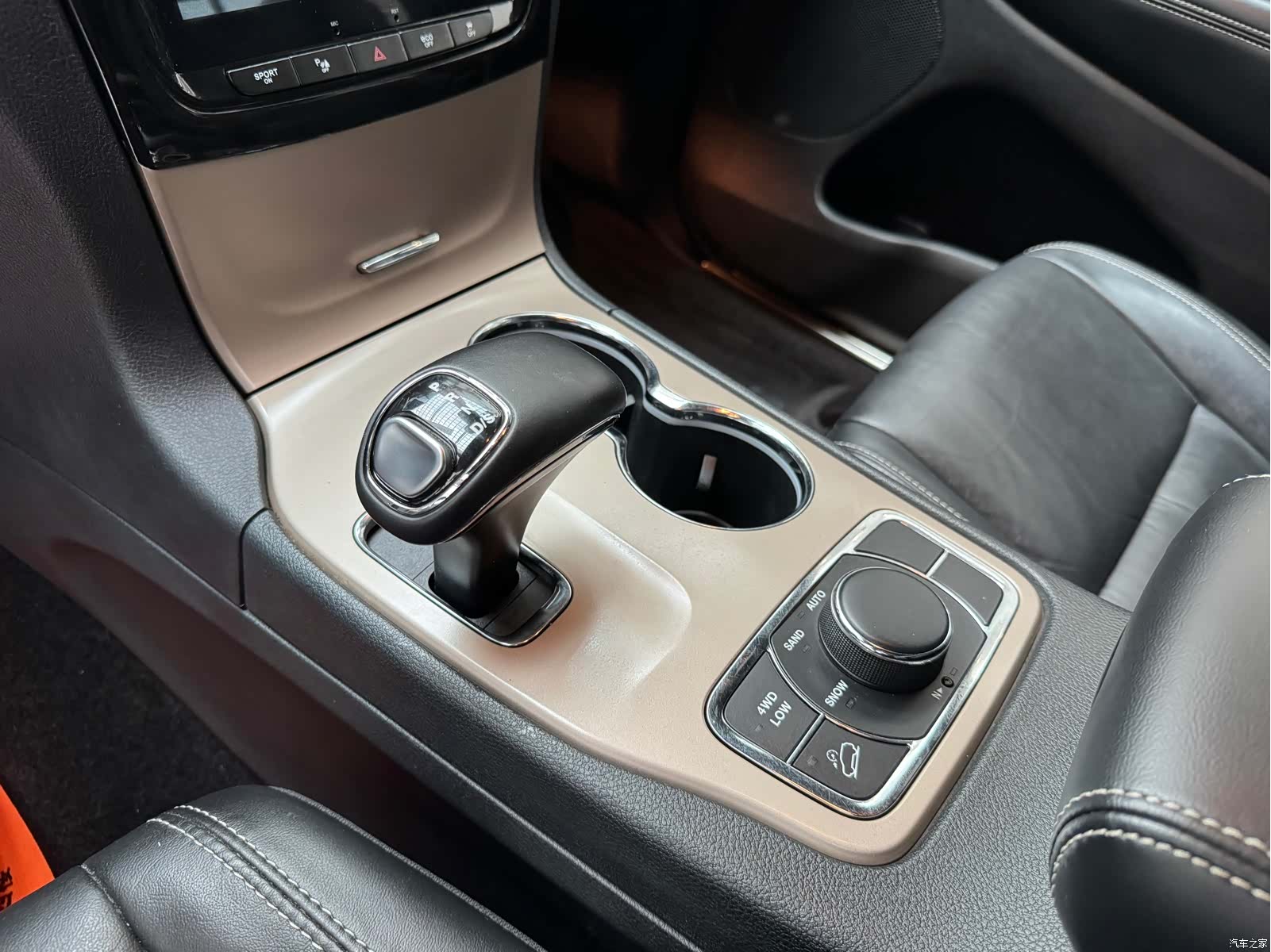 Jeep Grand Cherokee, 2016 16