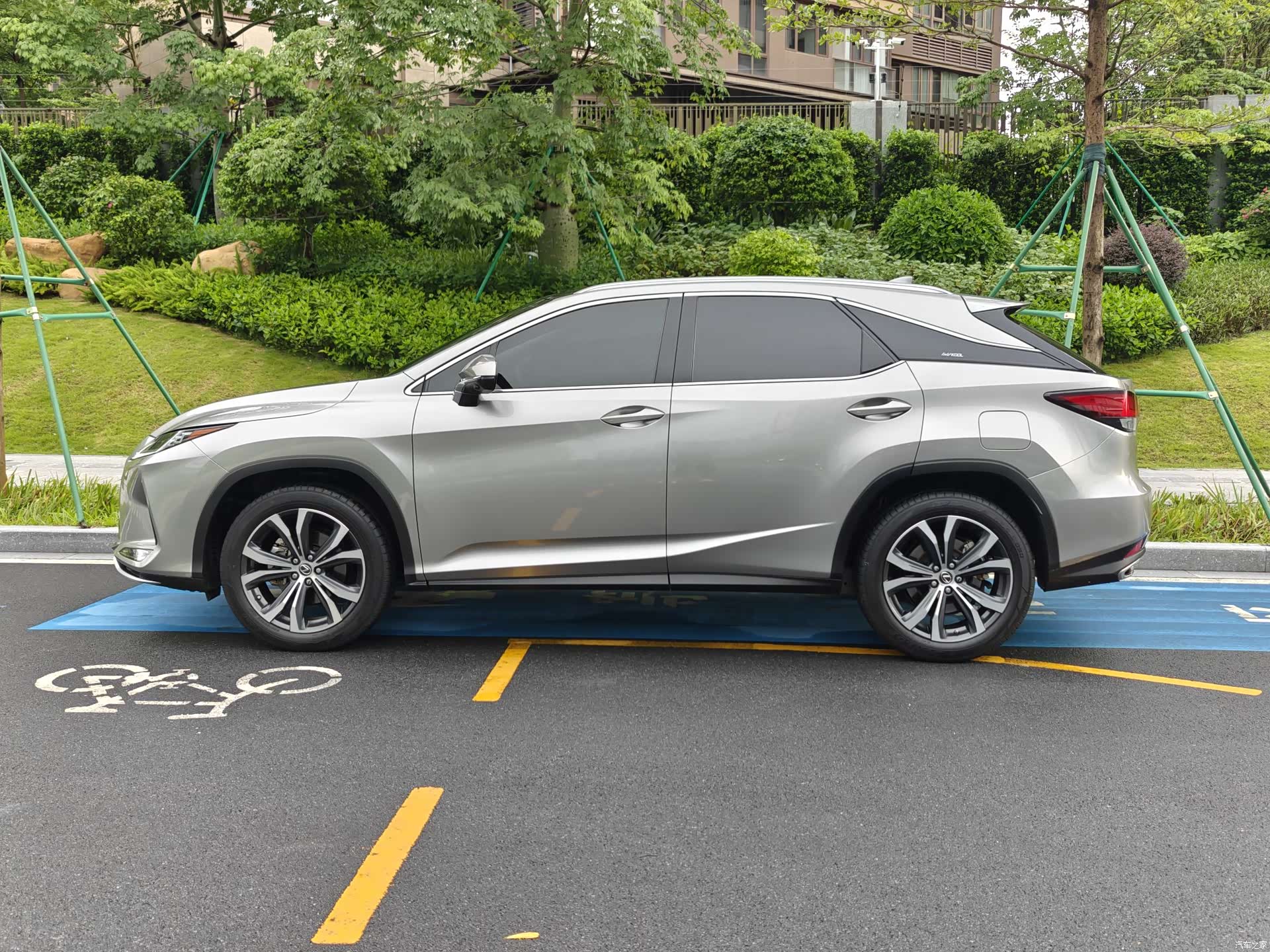 Lexus RX, 2021 4