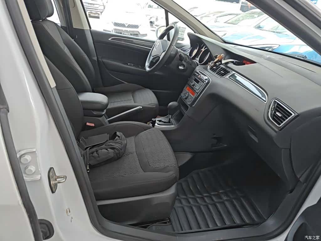 Peugeot 308, 2015 25