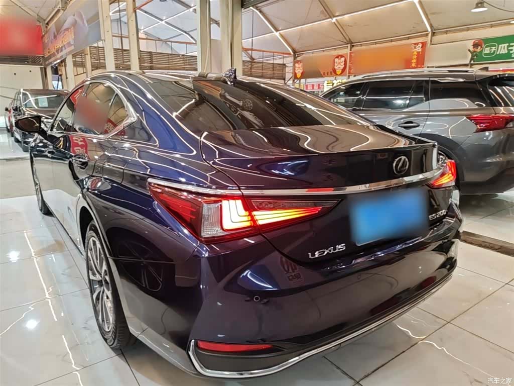 Lexus ES, 2021 все фото