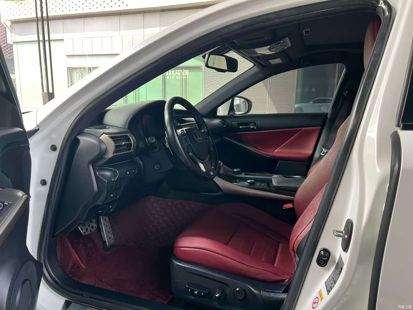 Lexus IS, 2016 6