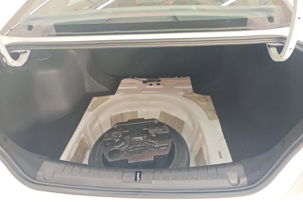 Geely Binray, 2025 4