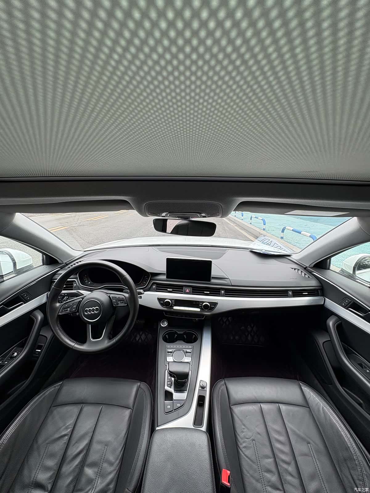 Audi A4L, 2019 все фото
